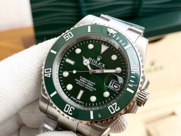 DM_20251111235926_001 Rolex Submariner, three-hand ceramic bezel, 40mm diameter, 11mm thickness