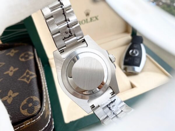 DM_20251111235926_004 Rolex Submariner, three-hand ceramic bezel, 40mm diameter, 11mm thickness
